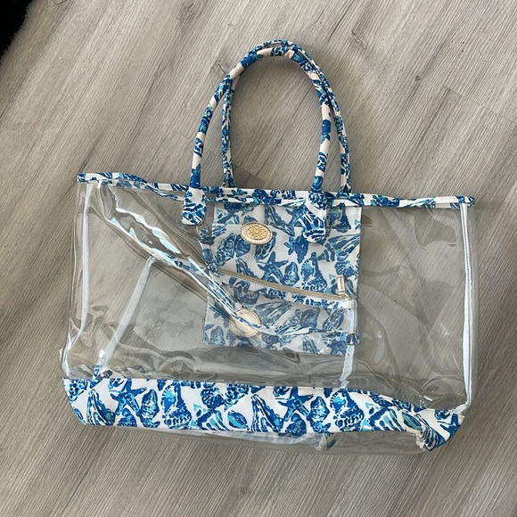 Large Lilly Pulitzer clear tote bag with wristlet used but good condition - Picture 2 of 4